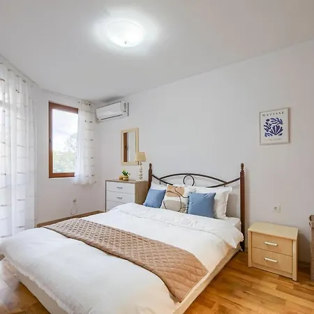 Spacious Arcadia