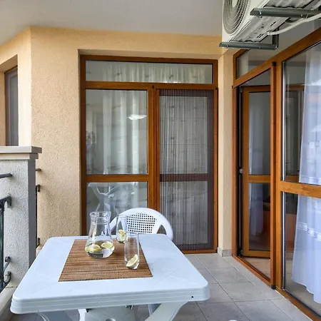 Spacious Arcadia Napospart
