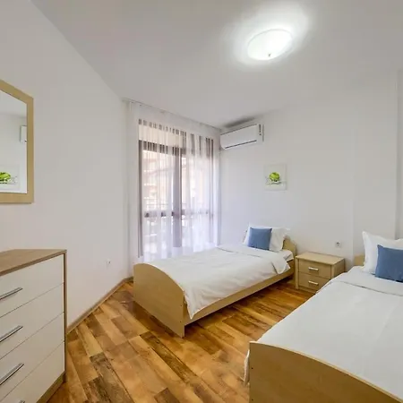 Spacious Arcadia Apartman *