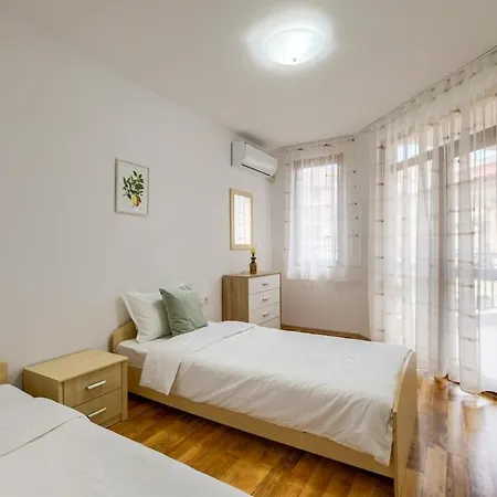 Spacious Arcadia *